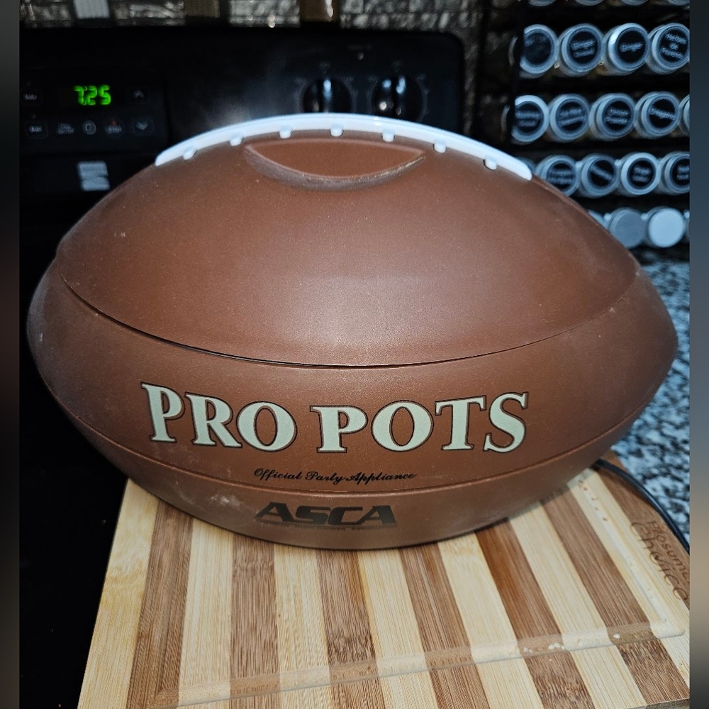Pro Pots Football Dip crock pot, brown